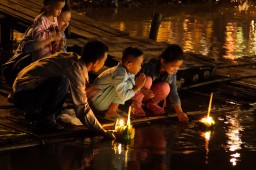 Лой кратонг - праздник воды и света в Таиланде