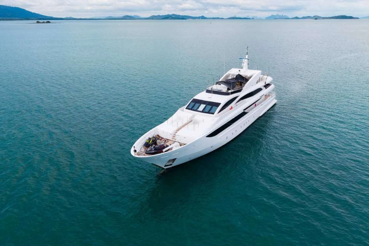 150ft Astondoa — 2
