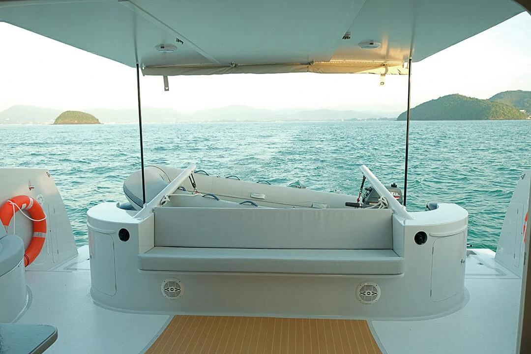 Power Catamaran 38ft — 2