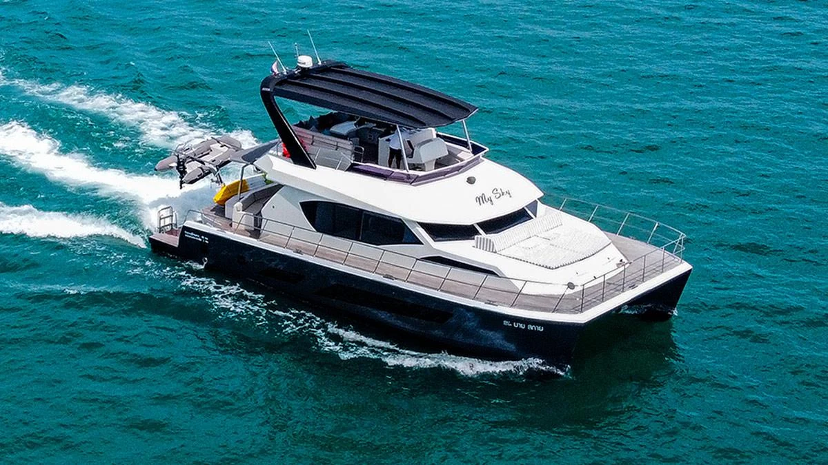 Power Catamaran 53ft — 2
